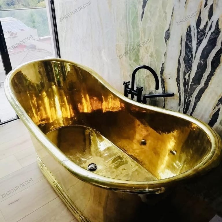 Luxurious gold-plated freestanding bathtub